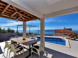 Villa Magico with pool and fantastic seaview