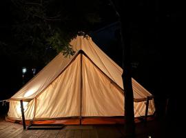 Glamping Cisnadioara, hotel v mestu Cisnadioara