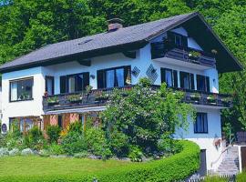 Ferienwohnung Genzinger、ベルナウ・アム・キームゼーのホテル