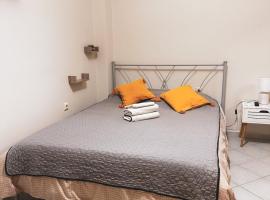 Efrosini downtown apartment, hotel in Chalkida