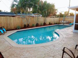 Amazing 5 Bedroom Pool Home - Minimum 28 days Stay Only Great Location!, ξενοδοχείο σε Miramar