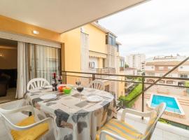 Apartamento completo con piscina y amplio balcón, hotel in Cunit