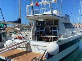 She's Mine Yacht, hotel a Catània