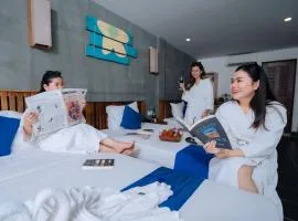 Grand Elevation Hotel