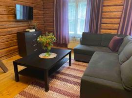 Very lovely Old Down place close to Castle, alojamiento con cocina en Rakvere