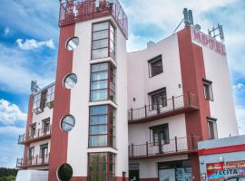 Perła، فندق في ليشنو