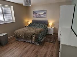 Large 2 Bed Ground Floor Flat & Sofa bed, lägenhet i Bishop's Stortford