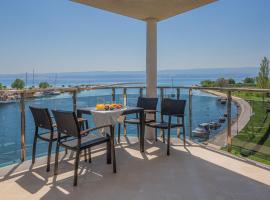 AP 4+2 in one of the most luxury building in Omis, hotel v Omiši