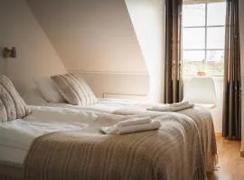 Rymligt radhus med trädgård & parkering