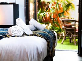Lou Pitchoun Luxe et sérénité au cœur de Saint-Tropez Suite familiale avec chambre séparée avec jardin enchanteur pour 4 adultes et 1 enfant, hôtel à Saint-Tropez