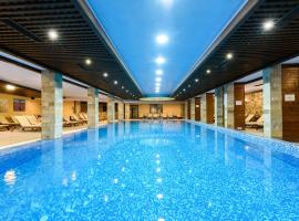 Grand Royale Apartment Complex & Spa, hotel con bañera de hidromasaje en Bansko