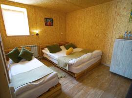 Chamich Guesthouse, hotel with parking in Debed