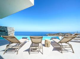 Hilltop Luxury Villa with Private Pool and Sea View, hotel in Achlada
