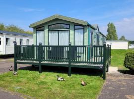 Lovely Caravan With A Homely Interior Southview Holiday Park Ref 33171v, hotel in Skegness