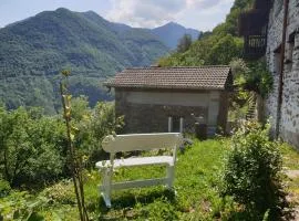 Casa Piccola, Case di Zali