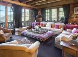 Luxury Chalet St-Anton with Pool、ザンクト・アントン・アム・アールベルクのホテル