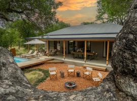 Nomads Den Luxury Villa with Riverbed View, cabaña o casa de campo en Hoedspruit
