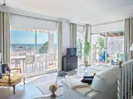 HOUSE WITH AMAZING VIEWS , OVERLOOKING THE FESTIVAL TOWN OF SITGES