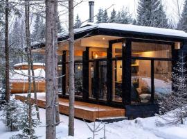 ONNEA - Magical Chalet & Spa - Sauna - Fireplace - EV Chrger - AC, spa hotel in Petite-Rivière-Saint-François