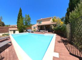 Kipling- Large Private Home with Pool, Summer Kitchen and Jacuzzi, hotel in Néffiès