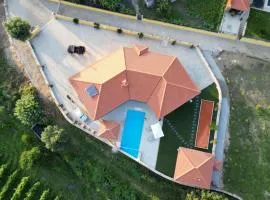 Villa BASTO
