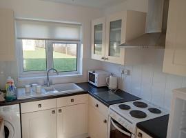 8 Berth Chalet To Hire At Bermuda Holiday Park Nearby Hemsby Beach Ref 18192b, holiday rental in Hemsby