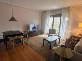 Camino Santiago Naturaleza en Logroño Parking y Piscina by Apartamentos Logrono org, viešbutis mieste Logronjas