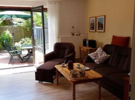 Nettes Appartement in Warwerort mit Garten, Terrasse und Grill, holiday rental in Warwerort