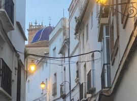 Cute and characterful townhouse, hotel in Oliva