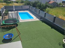 Apartment AS MOON with swimming pool, hotel em Split