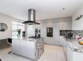 The POPULAR Chester Racecourse Apartments, Duplex, Sleeps 4, FREE Parking, ξενοδοχείο σε Hough Green