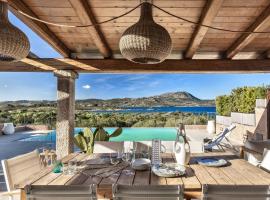Villa Lo Scoglietto, La Corallina, piscina privata, holiday home in Costa Corallina