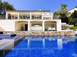 La Mandragora, belle Villa pour 6 personnes avec piscine à débordement et vue mer à La Londe-les-Maures