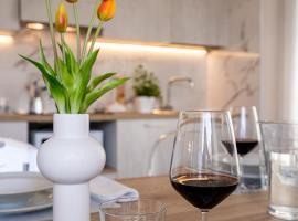 Villa Pratu Apartments a 100 metri dal mare - P r a t u r e c c i Group, casa de praia em Riccione