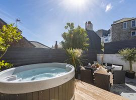 Azenor House, St Ives, hotel with jacuzzis in St Ives