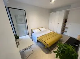 Studio indépendant avec terrasse