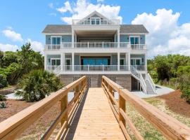 Blue Southern Charm 7 Bedroom Mansion, villa in Pawleys Island