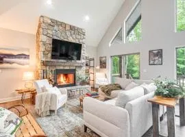 Cabin Rental Near Black Mountain Fire Pit and Grill