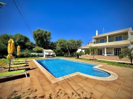 Almancil Excellence Villa With Pool by Homing, hotel in Loulé