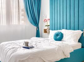 ARI Azure Apartment with Balcony, hotel com banheiras de hidromassagem em Arad