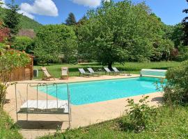 Maison d'hôtes et gîte de charme avec piscine, La Lhuiseraie, vacation rental in Lhuis