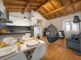 Apartment NALA - detached house, walk to beach, hotel in Pula