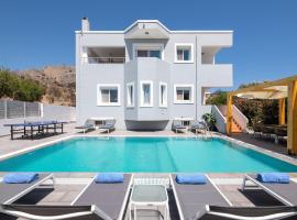 Villa Bella with Private Pool and Hot Tub, Strandhaus in Lardos