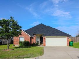 TX Getaway PS5-Xbox, GameRoom, BBQ, Attractions, hotelli kohteessa Fort Worth