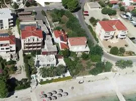 Apartments Frano i Franka by the Sea