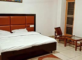 The Village Lodge โรงแรมที่มีที่จอดรถในBanikhet