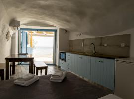 Blue Boat House - PS Rental, hotel en Kimolos