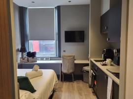 Tren-D Luxe Studio Apartment Room 3 - Contractors, Relocators, Profesionals, NHS Staff Welcome, hotel in Sunderland