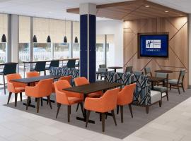 Holiday Inn Express & Suites Pensacola Airport North – I-10, an IHG Hotel, hotelli kohteessa Pensacola lähellä lentokenttää Pensacola Regional -lentokenttä - PNS 