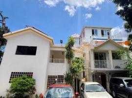 Delightful Two Bedroom Penthouse in Peguy-Ville – hotel w mieście Port-au-Prince